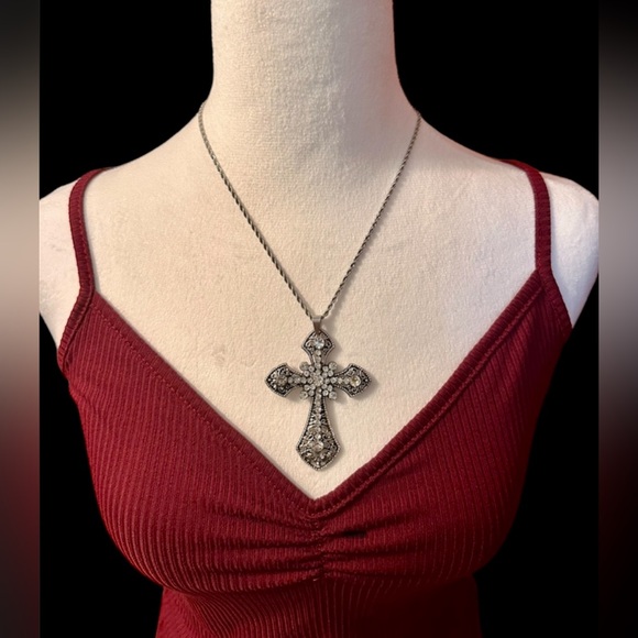 Brand New Handmade Gothic Cross Pendant On a Silver Stainless Steel Rope Chain. - Picture 9 of 9